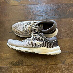Women's Brook Launch 5 Sneakers